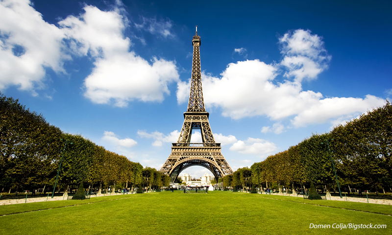 10 Romantic Places To Kiss In The World At Least Once - Eiffel Tower